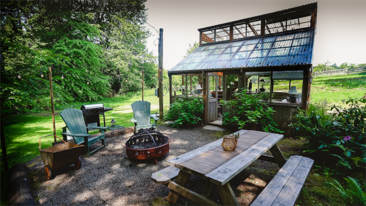 Romantic renovated green house in Oregon with plenty of stargazing