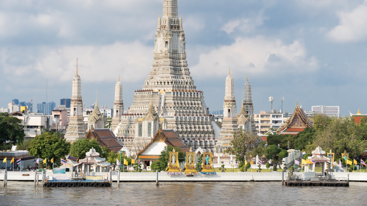 Bangkok, one of the hot places in Asia you can travel to all year round with Glamping Hub 