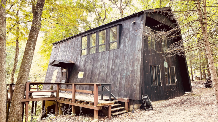 An Upstate NY cabin rental in Sleepy Hollow.