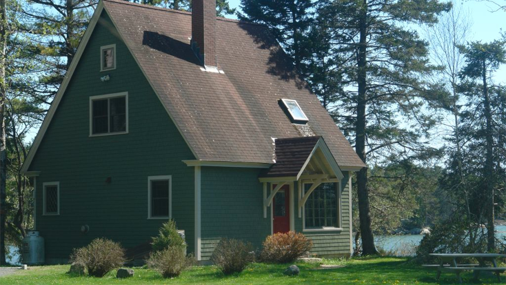 Lake front cabin for your next New York summer glamping adventure!