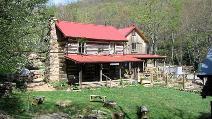 Enjoy a cozy cabin with fireplace for a glamping break in Virginia near the Appalachian trail