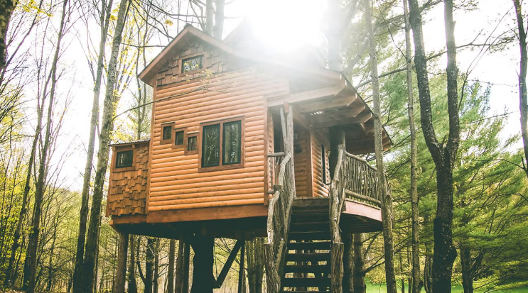 Beautiful Two-Story Tree House in the Green Mountains, Vermont, New England