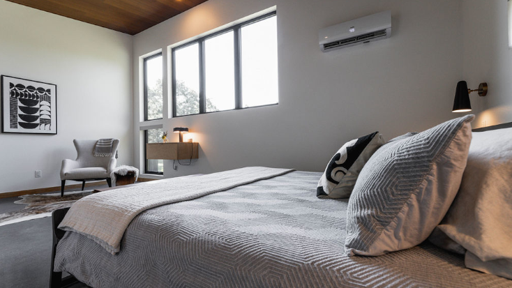 Modern Bedroom - Luxury cabin in Arkansas