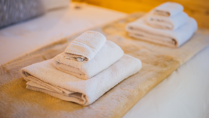 Luxury sheets and Towels provided by glamping host.