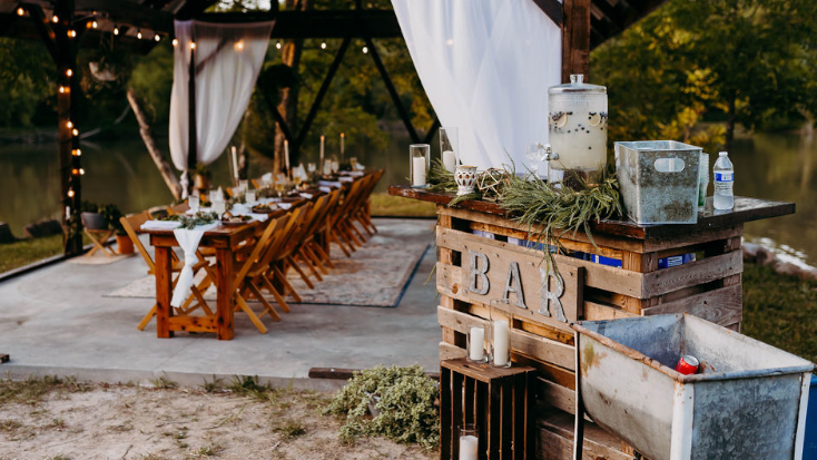 Outdoor dining and wedding and glamping resort in Missouri