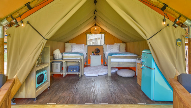 Visit BeeWeaver Honey Farm for the best pet-friendly and family-friendly glamping in Texas