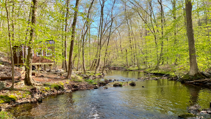 Secluded tiny house in Norwich, Connecticut. Host of the Month for December 2022