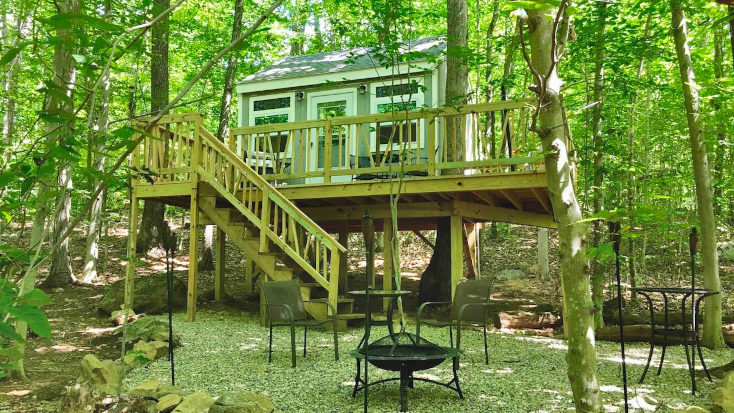 Host of the Month for December 2022. Private tree house retreat in Connecticut