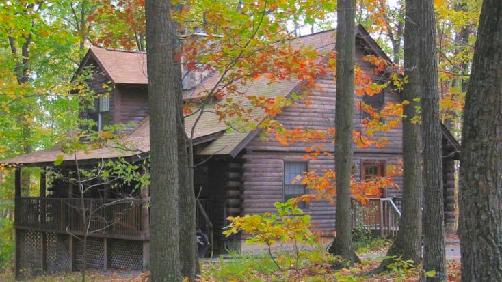 Large cabin surrounded by foorest in Thurmon, Maryland