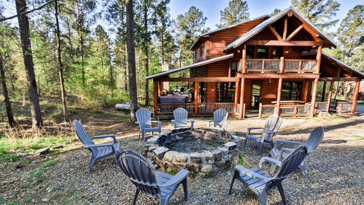 Broken Bow lake cabin rental ideal for family vacation near Hochatown, Oklahoma