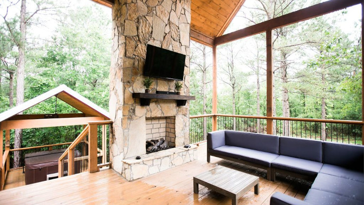 Luxury Broken Bow Lake cabin rental for a large family vacation in Oklahoma