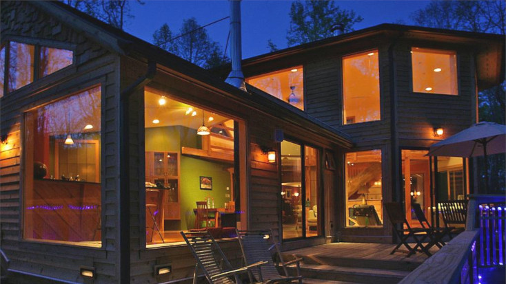 spacious luxury cabin rental, VA is ideal for a large group getaway on the Rockfish Gap River