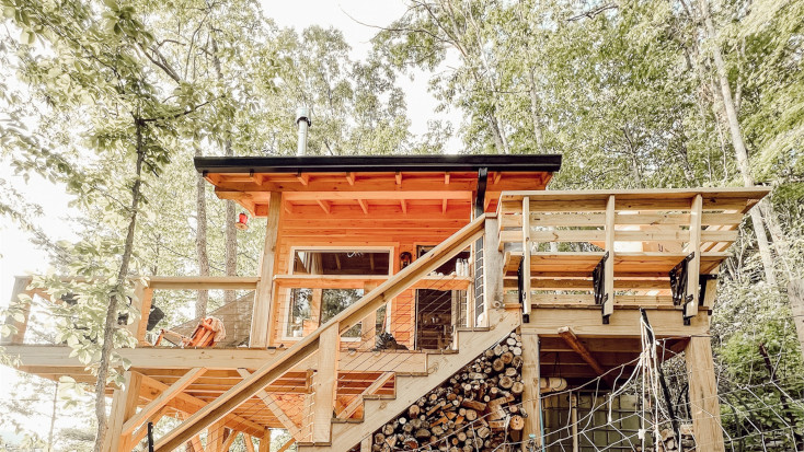 Trrehouse with private outdoor tub for a fun weekend getaway, NC