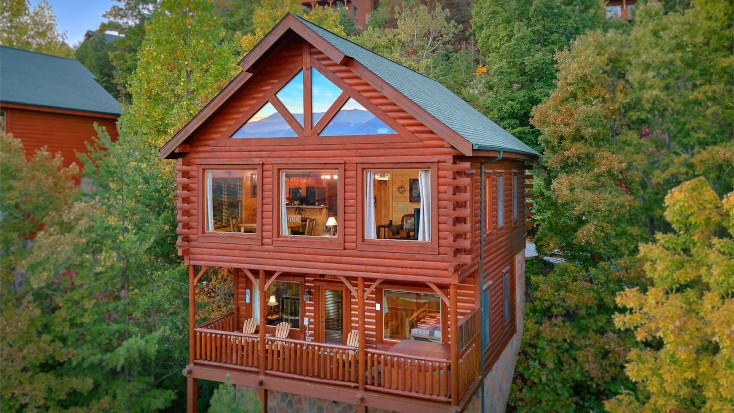 Luxury double level wood cabin with private deck, surrounded by trees for weekend getaways in tennessee for families