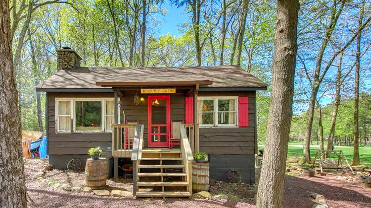 Lakefront vacation cabin in Pennsylvania