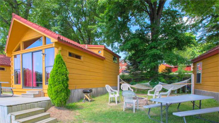 Yellow rental with hammocks and outdoor furniture for a family getaway in Pennsylvania 