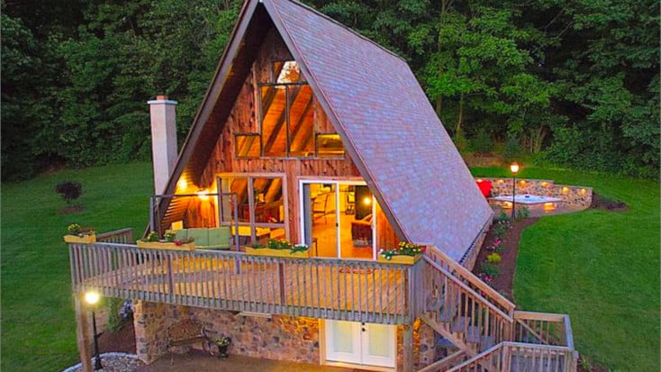 Double level A-frame cabin holiday rental in Pennsylvania