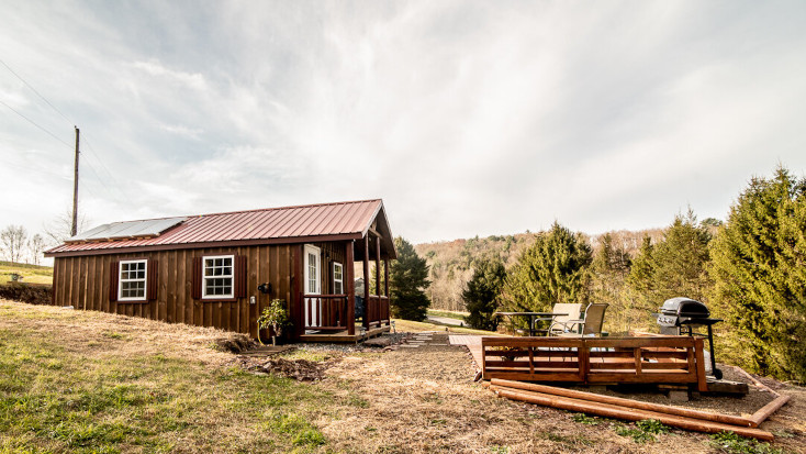 Best holiday rentals in PA, Cabin with deck area and BBQ for a romantic getaway