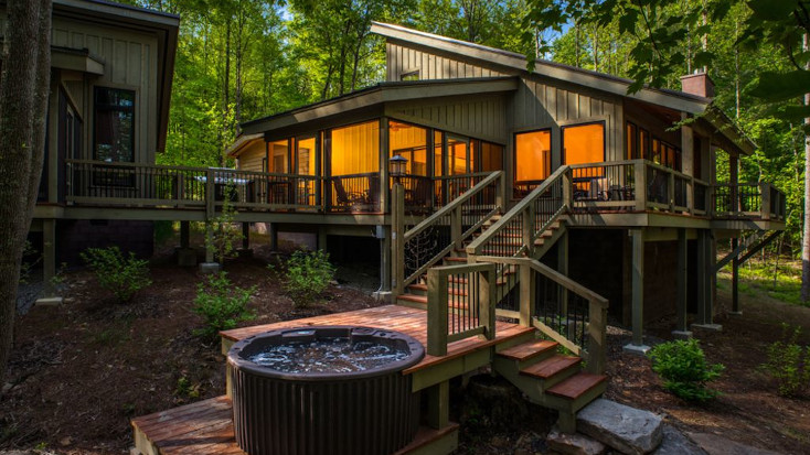 West Virginia family friendly accommodation with outdoor hot tub