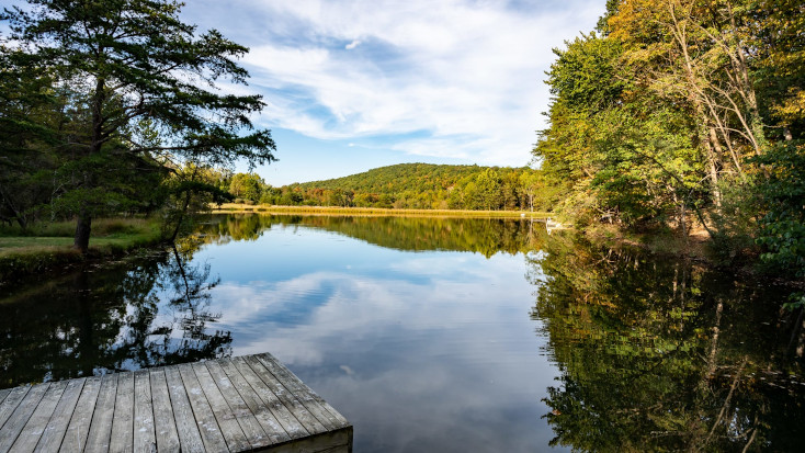 Incredible private lake cabin rental for family vacation in west virginia