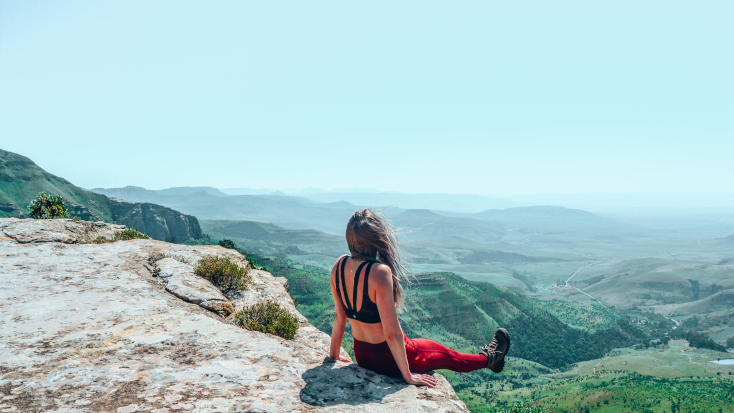Hiker enjoy the view of the Drakensberg
